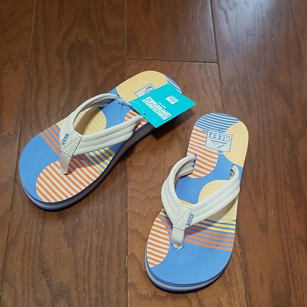 🔥NEW! REEF Kids Blue and Cream Flip Flops sz 4